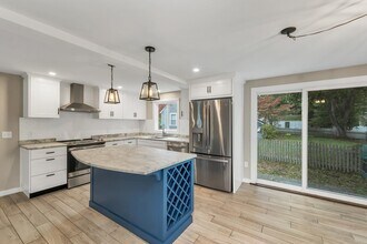 283 Decatur Rd in Portsmouth, NH - Building Photo - Building Photo