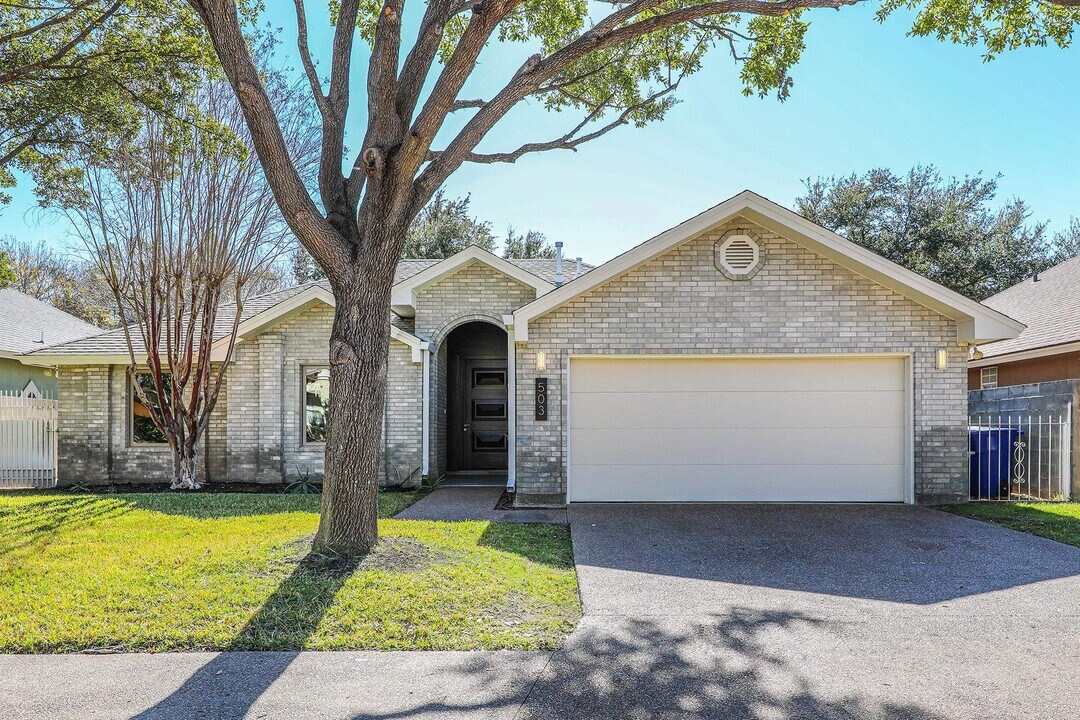 503 Pine Sisken St in Laredo, TX - Building Photo