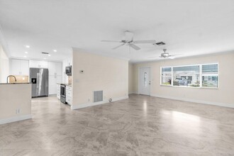 2096 SW 13th Terrace in Boynton Beach, FL - Building Photo - Building Photo