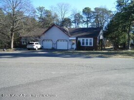 4 Oxford Pl in Manchester Township, NJ - Building Photo
