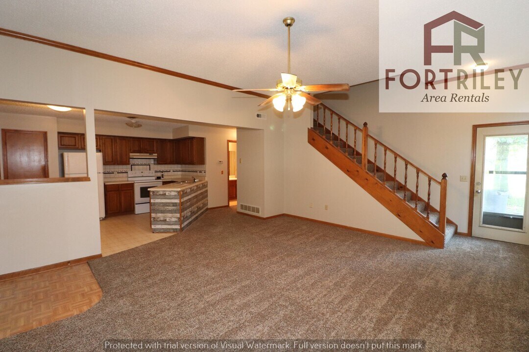 212 Commanche Ct in Junction City, KS - Building Photo