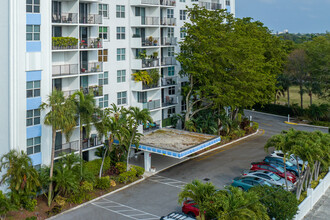 Drake Tower Condominiums in Fort Lauderdale, FL - Building Photo - Building Photo