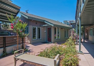 Garland Plaza Apartments in Sunnyvale, CA - Building Photo - Building Photo