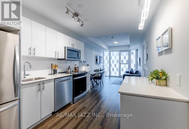 80 Bond St E in Oshawa, ON - Building Photo - Building Photo