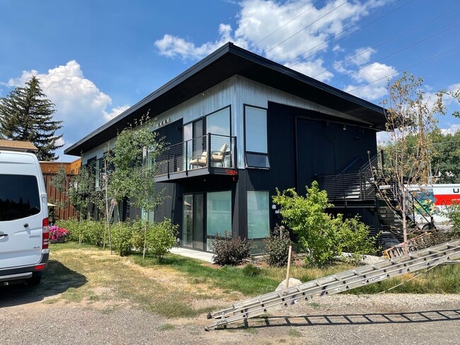 445 Vine St, Unit 102