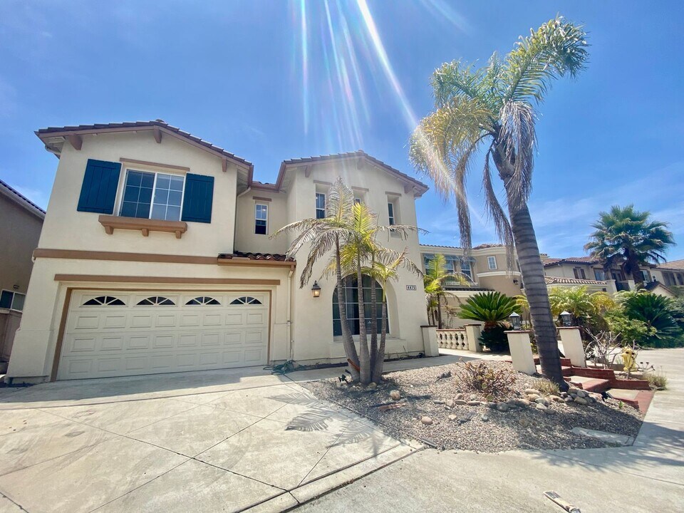 4475 Longshore Way in San Diego, CA - Building Photo