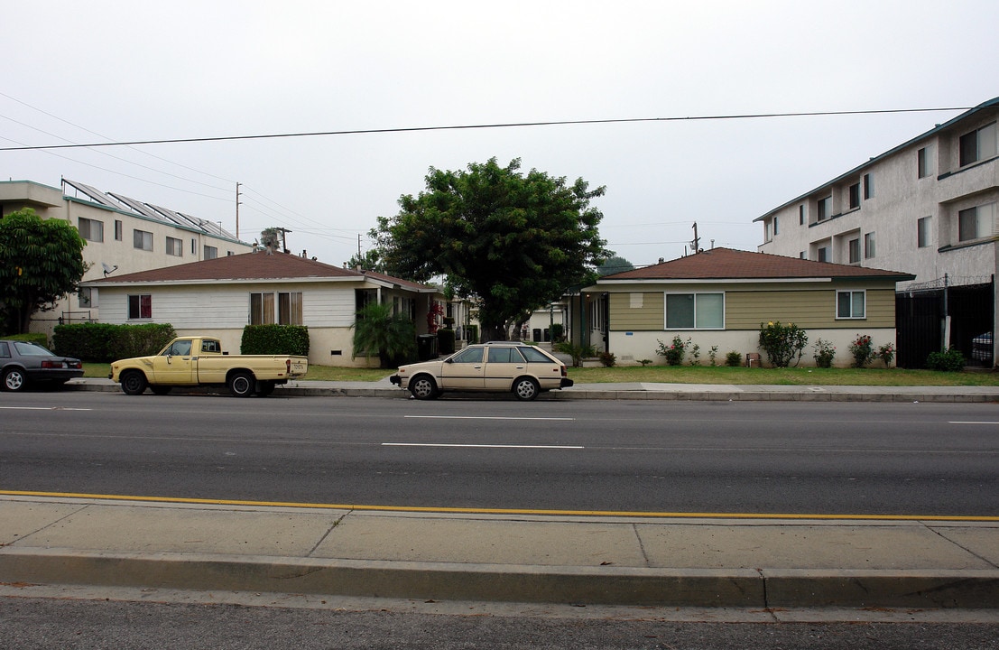 13408 S Vermont Ave in Gardena, CA - Building Photo