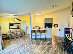 2564 Woodgate Blvd in Orlando, FL - Building Photo - Building Photo