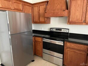 19 West Dr in Pharr, TX - Foto de edificio - Building Photo