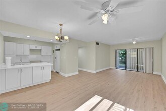9150 NW 38th Dr in Coral Springs, FL - Foto de edificio - Building Photo