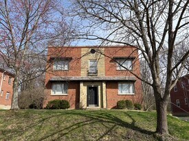 810 Ellison Ave, Unit 4 in Cincinnati, OH - Building Photo