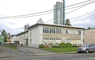 6749 Dow Av in Burnaby, BC - Building Photo
