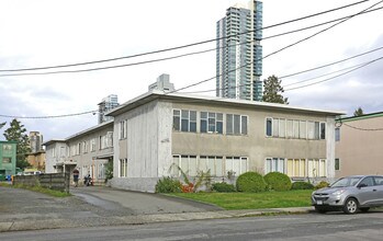 6749 Dow Av in Burnaby, BC - Building Photo - Primary Photo