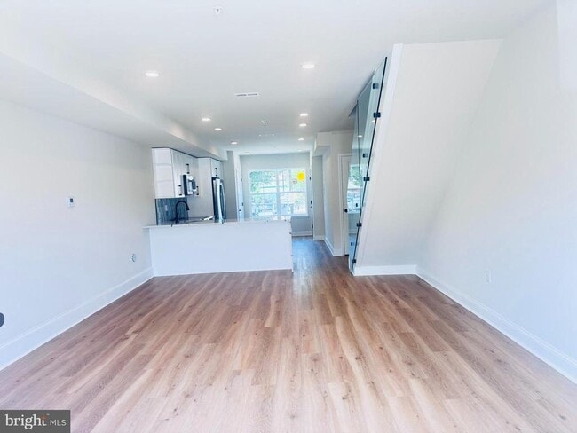 4072 Conshohocken Ave in Philadelphia, PA - Building Photo - Building Photo