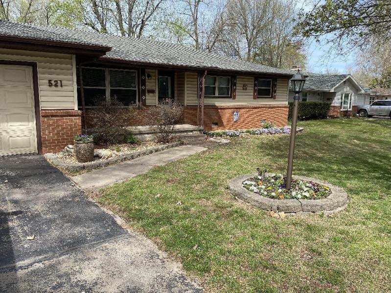521 N Lone Pine Ave in Springfield, MO - Building Photo