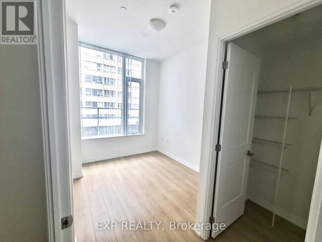 25 Holly St in Toronto, ON - Building Photo - Building Photo