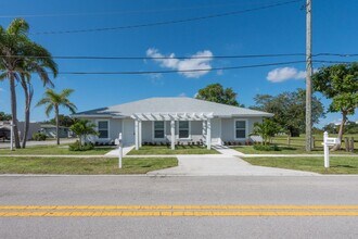 1119 Osceola Dr in West Palm Beach, FL - Building Photo - Building Photo