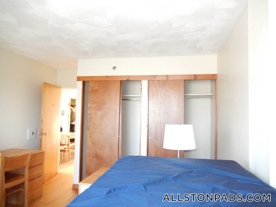 1110 Commonwealth Ave in Boston, MA - Building Photo