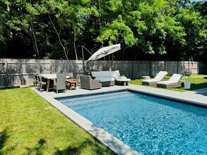 10 Cedar Ave in Southampton, NY - Building Photo - Building Photo