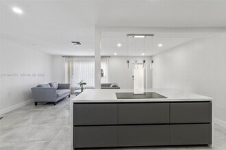 8014 NW 101st Ave in Tamarac, FL - Building Photo - Building Photo