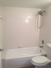 7832 Collins Ave, Unit 306 in Miami, FL - Foto de edificio - Building Photo