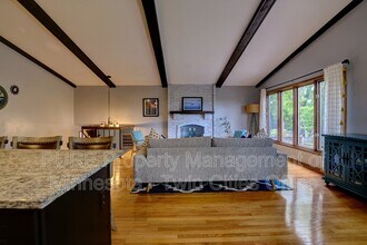 10025 Beard Ave S in Minneapolis, MN - Building Photo - Building Photo
