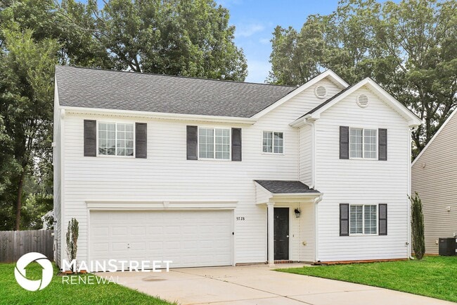 5728 Hidden Lake Dr in Browns Summit, NC - Building Photo - Building Photo