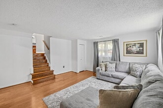 902 Leverton Rd in Rockville, MD - Building Photo - Building Photo