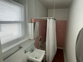 67 N Washington Ave, Unit 3 in Bergenfield, NJ - Building Photo - Building Photo