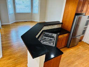 242 N San Pedro Rd in San Rafael, CA - Building Photo - Building Photo