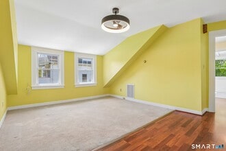 1572 Whitney Ave in Hamden, CT - Building Photo - Building Photo