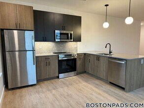 199 Gardner St in Boston, MA - Foto de edificio - Building Photo