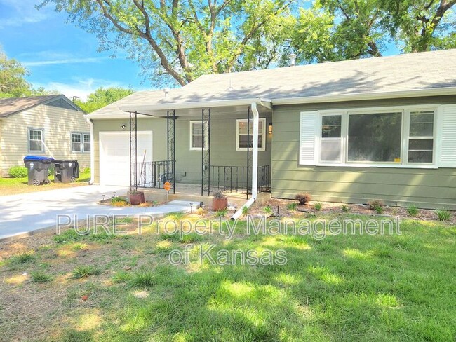 2416 SW 25th Dr in Topeka, KS - Building Photo - Building Photo