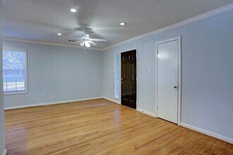 1121 Sheffield St in Bellaire, TX - Building Photo - Building Photo
