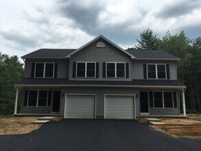 43 Firehouse Rd in Clifton Park, NY - Building Photo - Building Photo