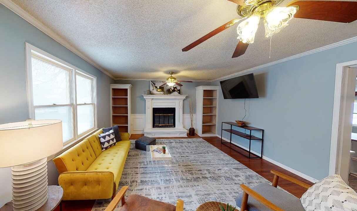 427 N Blake St in Olathe, KS - Building Photo