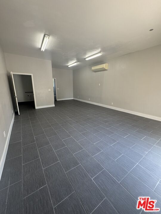 2911 W Florence Ave in Los Angeles, CA - Building Photo - Building Photo