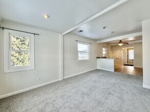 824 E Barrett Ave in Madison Heights, MI - Building Photo - Building Photo