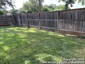 11 Brieley Ln in San Antonio, TX - Foto de edificio - Building Photo