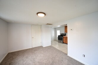 1901 Neville Dr, Unit 2 in Louisville, KY - Building Photo - Building Photo