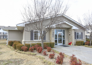 Crimson Villas in Pittsburg, KS - Building Photo - Building Photo