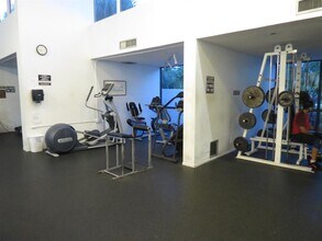 2310 S Cypress Bend Dr, Unit 201 in Pompano Beach, FL - Building Photo - Building Photo