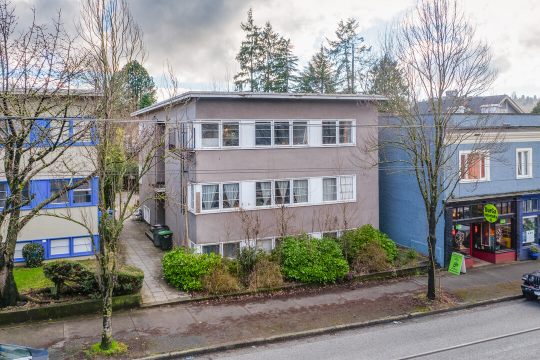 3548 4th Av W in Vancouver, BC - Building Photo