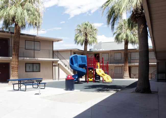Baltimore & Cleveland Gardens Apartments in Las Vegas, NV - Foto de edificio - Building Photo