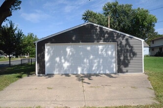 401 E 1st St in Waconia, MN - Building Photo - Building Photo