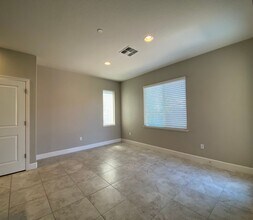 8421 Calhay Way in Elk Grove, CA - Building Photo - Building Photo