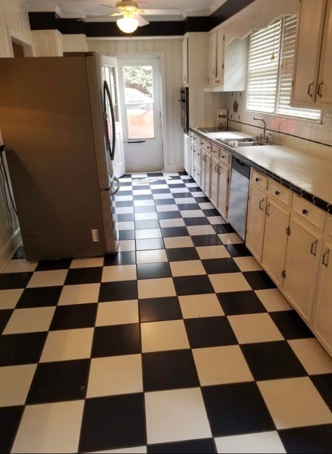 295 Perryclear St in Orangeburg, SC - Foto de edificio - Building Photo