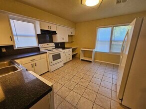 909 NW Bell Ave in Lawton, OK - Building Photo - Building Photo