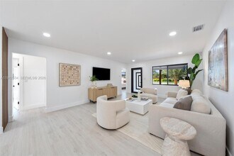 1305 N 31st Rd in Hollywood, FL - Building Photo - Building Photo