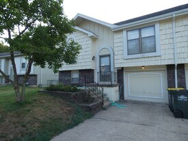 5903 Creek View Dr in Kansas City, MO - Building Photo